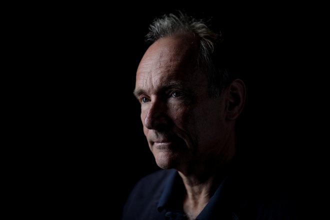 Oče svetovnega spleta Tim Berners-Lee je danes star 63 let in ima veliko pomislekov o prihodnosti svojega izuma. FOTO: Reuters