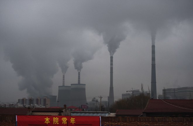 Med največjimi proizvajalci toplogrednih plinov so termoelektrarne na premog, kakršna stoji v mestu Datong v provinci Shanxi na severu Kitajske. Foto AFP
