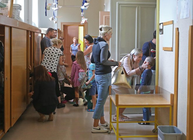 Zdaj sem »v koži« s. p. prisiljena pristajati na ceno pedagoške ure tudi 10 evrov na uro. FOTO Tadej Regent/delo