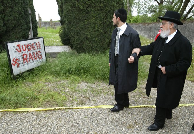 Novi antisemitizem se rojeva ne namesto, temveč zaradi Auschwitza. Lahko mu rečemo tudi sekundarni antisemitizem, ki izvira iz občutka krivde.&nbsp; FOTO: Vincent Kessler Reuters