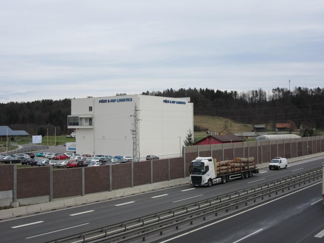 Piškovo podjetje že ima logistični center, načrti, ki vključujejo državni prostorski načrt, so veliko bolj širokopotezni. FOTO: Špela Kuralt/Delo