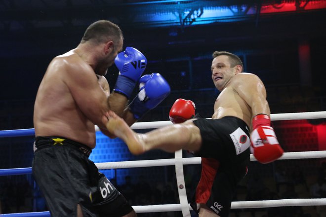 Miran Fabjan (desno) se bo 27. aprila v Celju še enkrat udaril z Dževadom Poturakom iz BiH, od katerega je bil oktobra 2017 v Kopru boljši po točkah. FOTO: W5 Professional Kickboxing