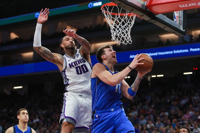 Luka Dončić je iz igre metal 4:19. FOTO: Sergio Estrada/Reuters