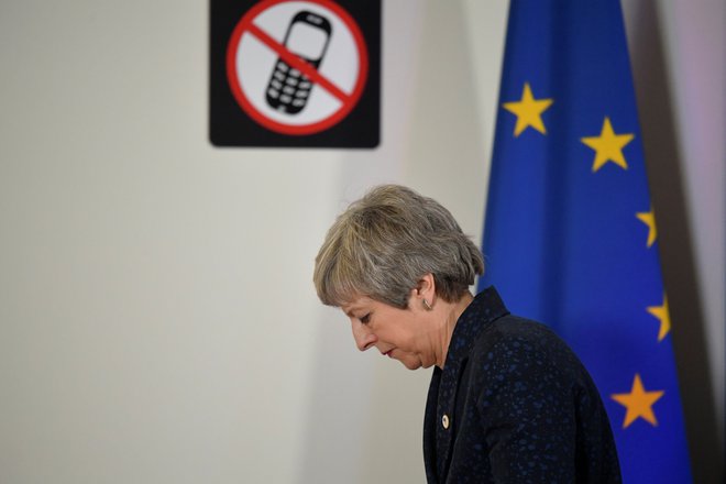 Britanska premierka Theresa May več kot očitno nima odgovorov na ključna vprašanja, ki jih poraja preložitev datuma izstopa. FOTO: Reuters