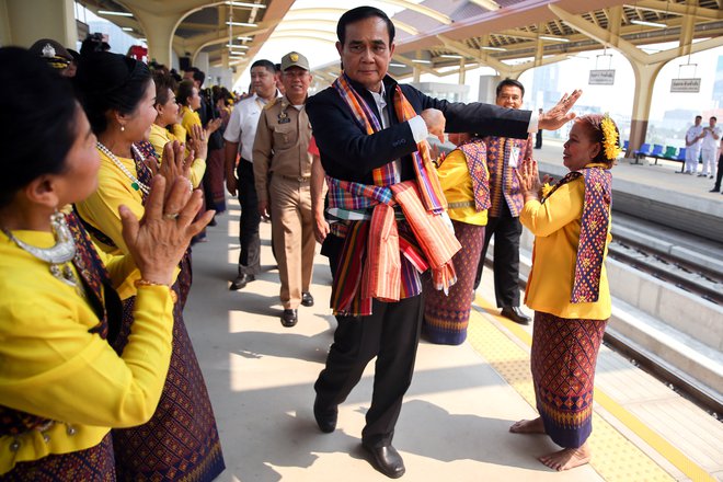 Sedanji predsednik vlade Prajut Čanoča lahko pričakuje volitve brez volitev. FOTO: Reuters