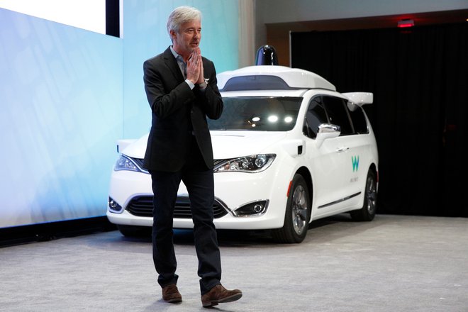 Googlov enota Waymo, ki se ukvarja z razvojem avtonomne vožnje, je za testna vozila izbrala velikega enoprostorca chrysler pacifica.<br />
Foto Reuters