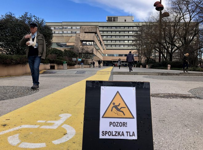 Klical je nekdanji visoki funkcionar UKC Ljubljana, ki je skušal vplivati na odločitev o izbiri izvajalca pri vzdrževanju opreme. FOTO: Matej Družnik