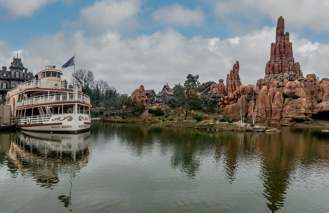 Pariški zabaviščni park Disneyland Foto Shutterstock