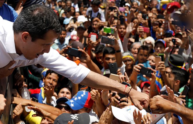 Opozicijski voditelj Juan Guaidó je odšel na turnejo po Venezueli. FOTO: Reuters