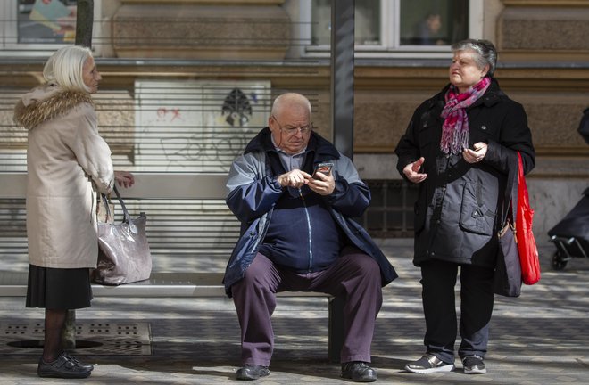 &raquo;To pomeni, da prihranimo pri pokojninski blagajni in zapravimo v zdravstveni,&laquo; pravi predsednica sindikata ZSSS, Lidija Jerkič. Foto Jože Suhadolnik