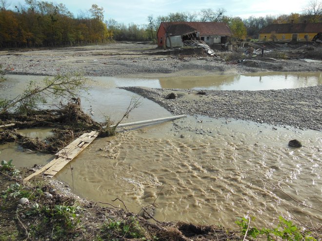 Poplave leta 2012. FOTO: Franc Milošič/Delo