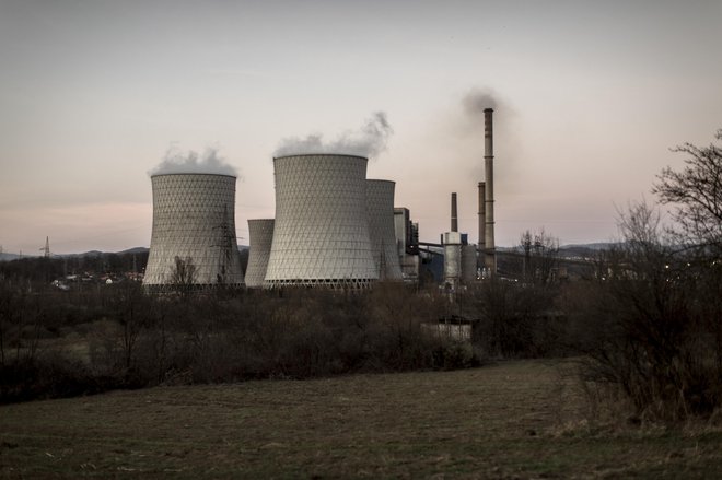 TE Tuzla izloča približno 20-krat več strupenih izpustov kot primerljive termoelektrarne v EU. Foto Voranc Vogel