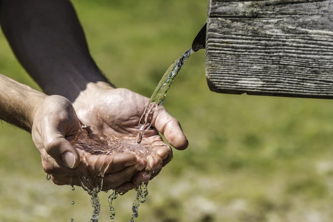 Ker niso vključeni v monitoring vodnih virov, je ogroženih med 130.000 in 240.000 Slovencev. FOTO: Shutterstock