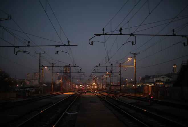 Mehanizem mešanega financiranja bo usmerjen zlasti v uvajanje evropskega sistema za upravljanje železniškega prometa. FOTO: Jure Eržen/Delo