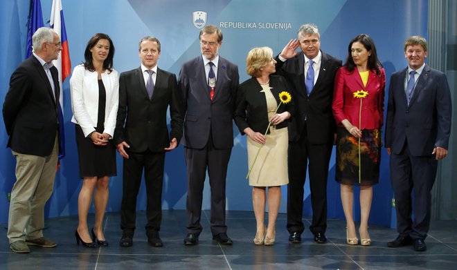 Skupinska fotografija izvoljenih poslancev za evropski parlament v novinarskem središču na Gospodarskem razstavišču v Ljubljani 25. maja 2014. FOTO: Matej Družnik/delo