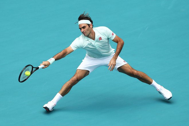 Roger Federer se je po treh zmagah v Key Biscaynu razveselil tudi prve na novem štadionu Hard Rock, kjer sicer domujejo igralci ameriškega nogometa Miami Dolphins. FOTO: AFP