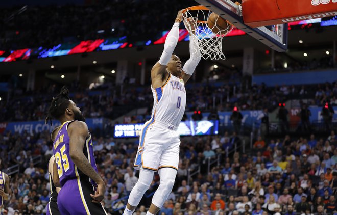 Westbrook je bil ob povratku v domači Los Angeles neustavljiv. FOTO: Reuters