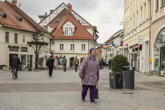 Najostrejši kritiki gradbenih del v Kranju so trgovci in gostinci, saj so v tem času izgubljali stranke. Tako slabega obdobja, pravijo, ne pomnijo. FOTO: Voranc Vogel/Delo