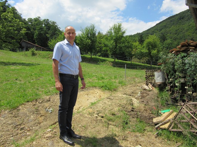 Marko Cigler je odstopil od postopkov priprave prostorskih načrtov, ki bi umestili piščančjo farmo v bližino Lovskega doma. FOTO: Špela Kuralt/Delo