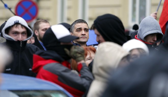 Bernard Brščič na protimigrantskih protestih. FOTO: Matej Družnik