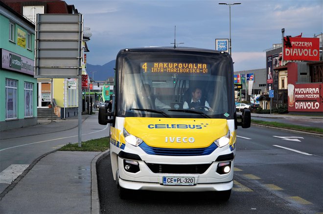 Avtobus mestnega potniškega prometa na Mariborski cesti v Celju FOTO: Brane Piano