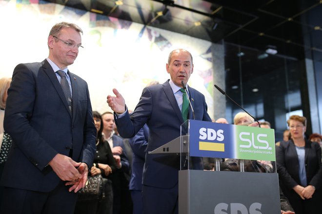 SDS in SLS, ki se s skupno listo potegujeta za vsaj tri poslanske mandate v evropskem parlamentu, bi Domovinska liga z drobljenjem glasov lahko odnesla mandat. FOTO: Tomi Lombar/Delo