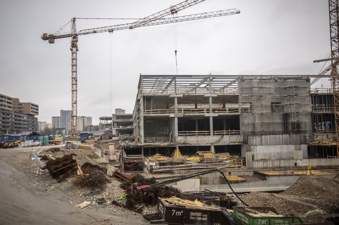 Aleja bo na 32.000 kvadratnih metrih površin v treh nadstropjih gostila 80 trgovin najprepoznavnejših svetovnih blagovnih znamk. FOTO: Voranc Vogel/Delo