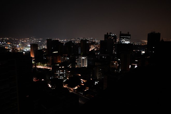 Caracas in velik del Venezuele sta znova v temi. FOTO: AFP