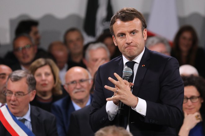 Emmanuel Macron bi moral prepričati volivce z dejanji, če noče, da bi njegova velika nacionalna razprava prehitro odšla v pozabo. Foto AFP