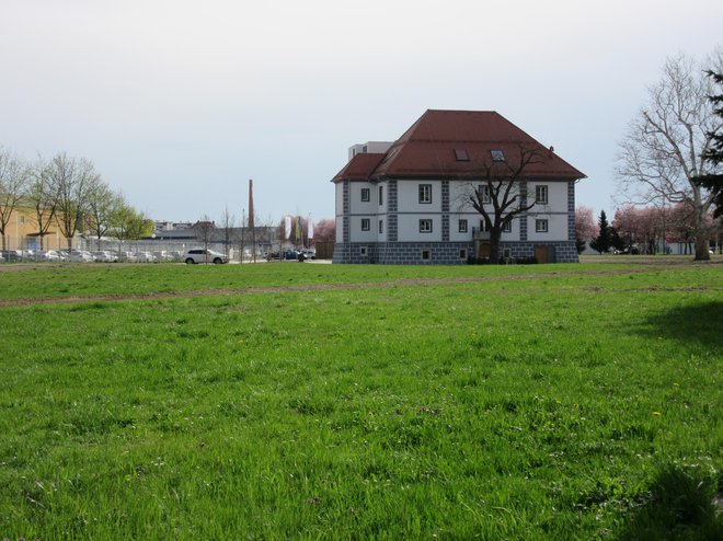 Zelenica pri Lanovžu bo ostala občinska, je zagotovil župan Bojan Šrot. FOTO: Špela Kuralt/Delo