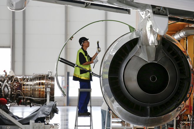 Nedovoljena državna pomoč letalskima velikanoma Boeing in Airbus je sprožila zadnji val Trumpovih napadov in obtoževanj. FOTO: REUTERS/Damir Sagolj 