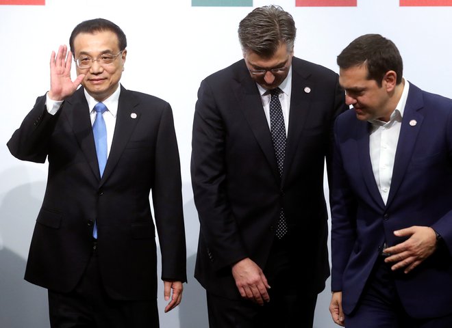 »Dobrodošli na Kitajskem!« je dejal premier Li Keqiang in napovedal, da se bodo drugo leto srečali v njegovi državi. FOTO: Reuters