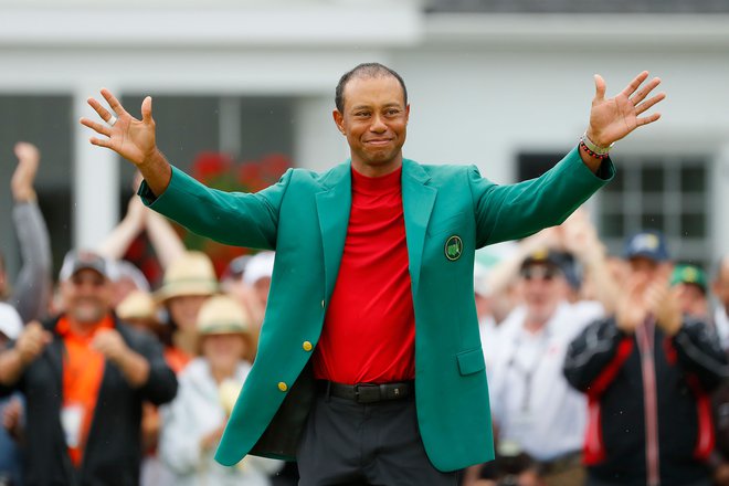 Pot do petega zelenega suknjiča je bila dolga in zahtevna. Večkrat se je zdelo, da je konec njegove ere, a je v Augusti Tiger Woods naposled poskrbel za izjemno športno zgodbo. Foto AFP