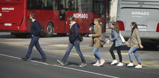 V Sloveniji smo pripravljeni na začetek ere zelene mobilnosti, pri čemer je na javni potniški promet treba gledati širše kot pred nekaj leti. FOTO: Jože Suhadolnik/Delo