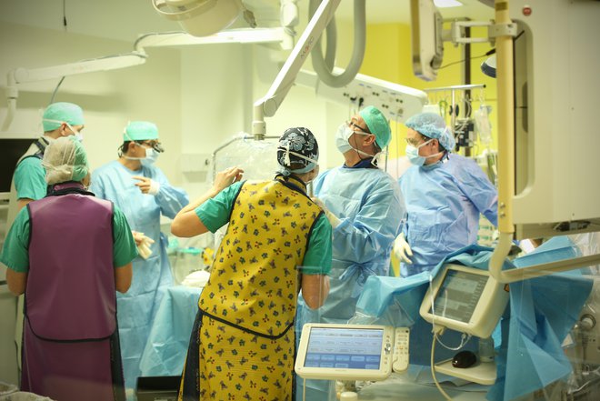 Operacija na Kliničnem oddeleku za kardiologijo na UKC Ljubljana, Slovenija 3.decembra 2014.