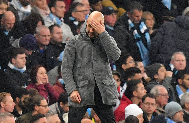 Pep Guardiola, trener Manchester Cityja, se je upravičeno držal za glavo. FOTO: Anthony Devlin/AFP