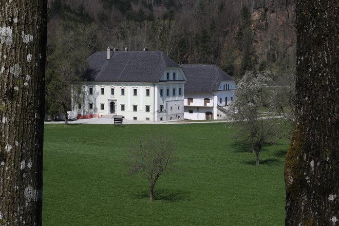 Z ureditvijo kavarne se obnovitvena dela v dvorcu Visoko še ne bodo končala ... FOTO: Tomi Lombar/Delo