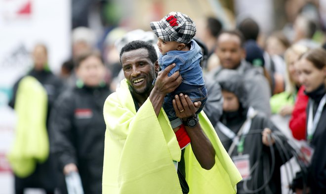 Sisay Lemma Kasaye je lani s časom 2;04:58 Ljubljano uvrstil med najhitrejša maratonska mesta na svetu. FOTO: Roman Šipić/Delo