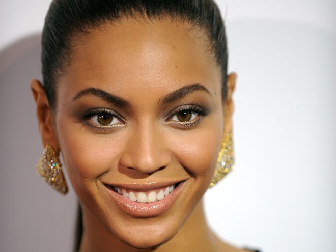 Beyoncé je prva temnopolta ženska, ki je stopila na festivalski oder v najbolj elitnem terminu. FOTO: Gabriel Bouys/ AFP