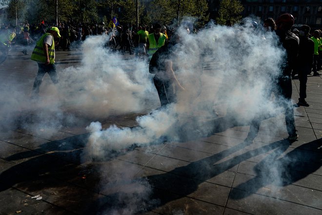 Na ulicah Pariza znova prostestniki. FOTO: Lionel Bonaventure/AFP