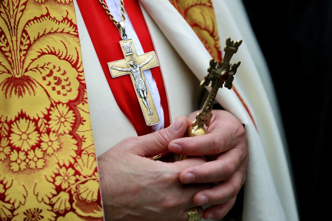 Slovenski škofje bodo maše darovali v stolnicah. FOTO: Thaier Al-Sudani/Reuters