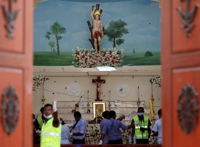 Šrilanška vlada je sporočila, da je za napade odgovorna radikalna islamistična skupina NTJ. FOTO: Athit Perawongmetha/Reuters