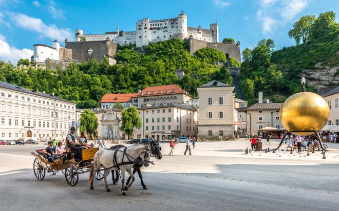 Eden najbolj prepoznavnih simbolov Salzburga je trdnjava Hohensalzburg, za dunajsko palačo Schönbrunn druga najbolj obiskana znamenitost v Avstriji. FOTO: Günter Breitegger
