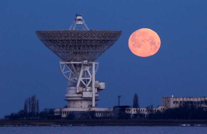 Znanost ima lahko pomembno vlogo tudi pri spodbujanju razvoja manj razvitih delov sveta. FOTO: Alexey Pavlishak/Reuters