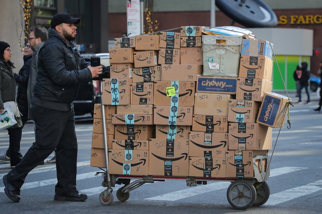 E-trgovina je glavno gonilo v dejavnosti dostave paketov. Foto: Reuters