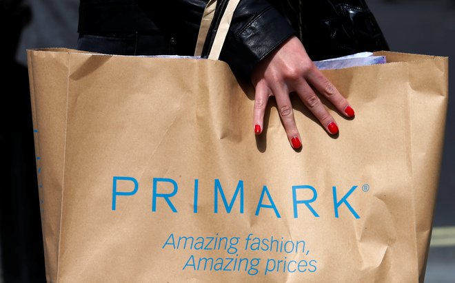 Trgovina Primark je že priljubljena med Slovenci, saj mnogim Gradec ni predaleč za nakupovalni izlet. Zato si v podjetju obetajo, da bo tudi njihova ljubljanska trgovina med kupci dobro sprejeta.&nbsp;FOTO: Suzanne Plunkett/Reuters