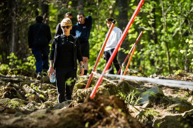 Monika Hrastnik na ogledu proge na Pohorju. Foto Rick Schubert/IXS