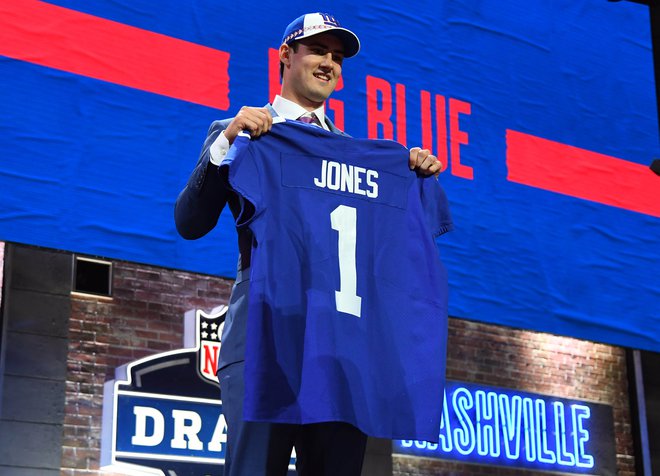 Daniel Jones bo moral upravičiti zelo visoka pričakovanja v New Yorku. FOTO: Reuters