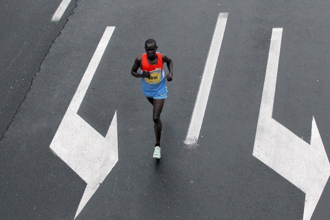 So organizatorji polmaratona v Trstu razmislili, kaj narediti z afriškimi maratonci, ki imajo potni list kakšne od evropskih držav? FOTO: Igor Mali