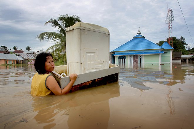 Nekateri so v poplavah izgubili vse. FOTO: Reuters